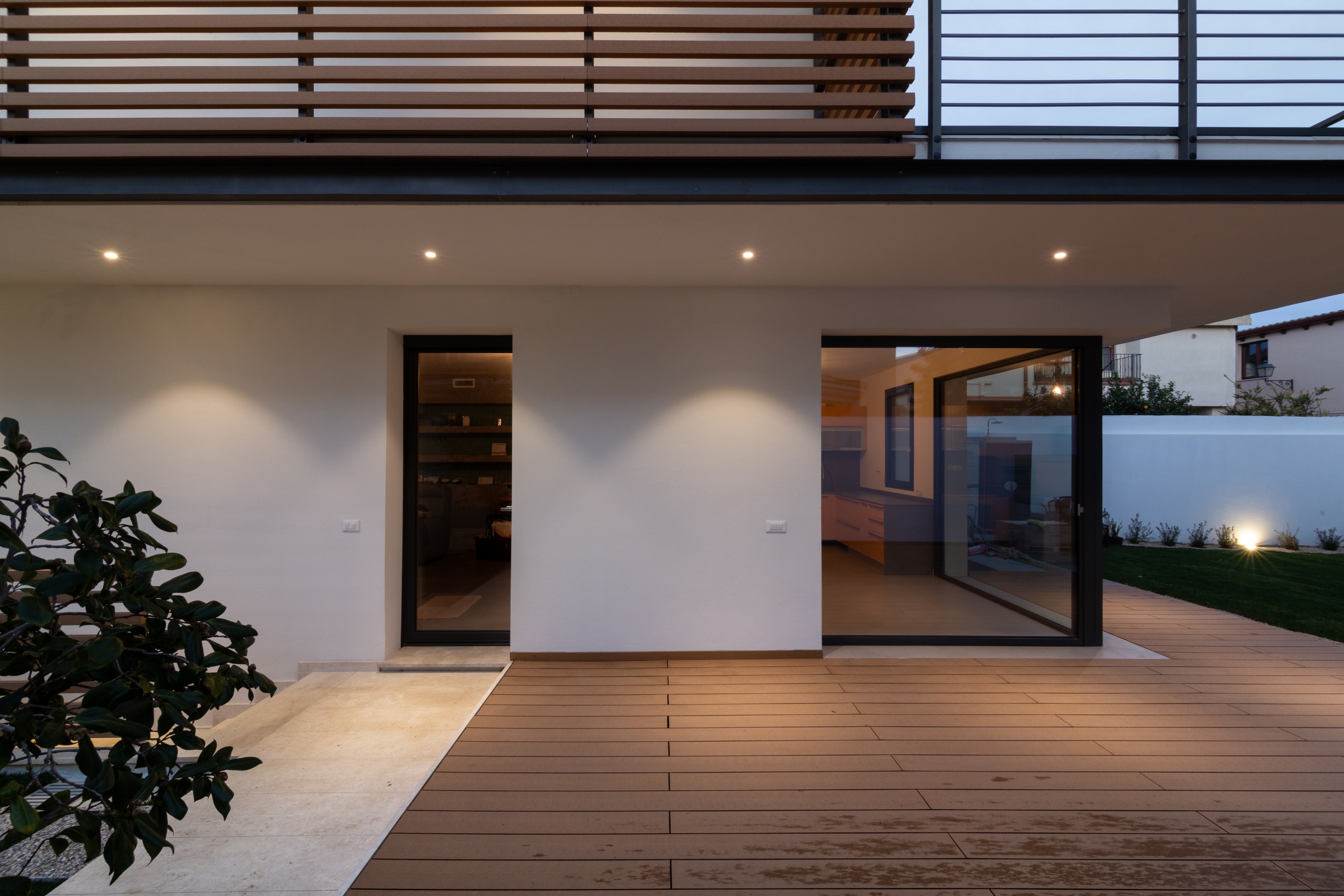 三层楼的灵活布局与光影调控-12