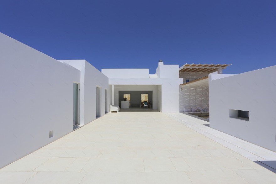 Antiparos 海边别墅 | 简约风格与自然光线完美融合-4