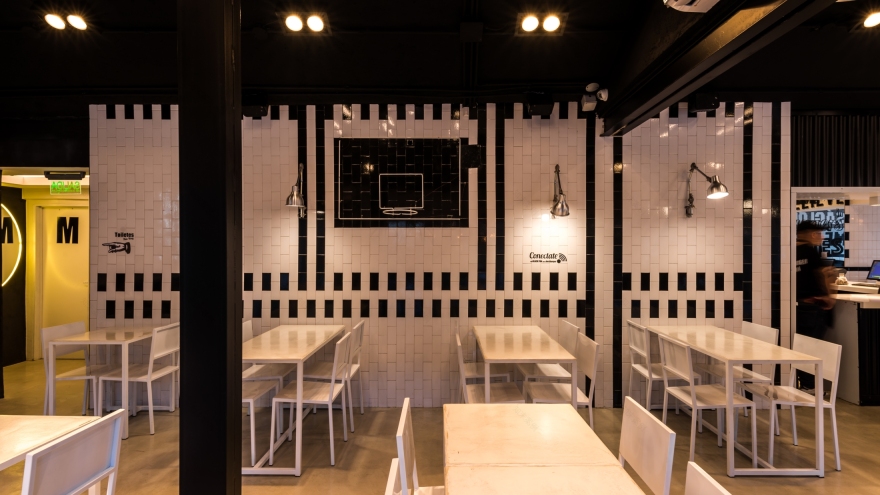 阿根廷黑 pan 美食卡车餐厅的室内设计-26