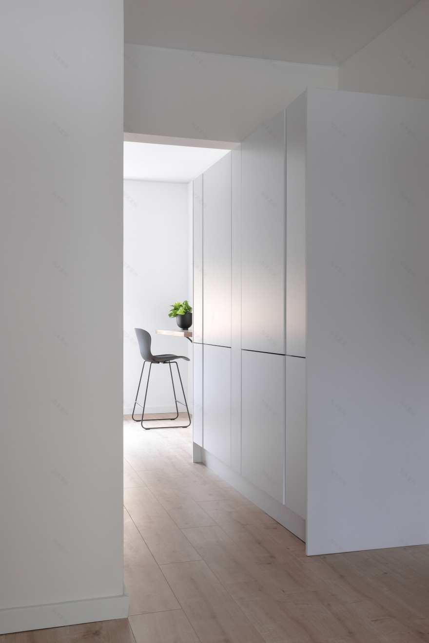 极简北欧风公寓设计,融入自然光线与本土元素-11