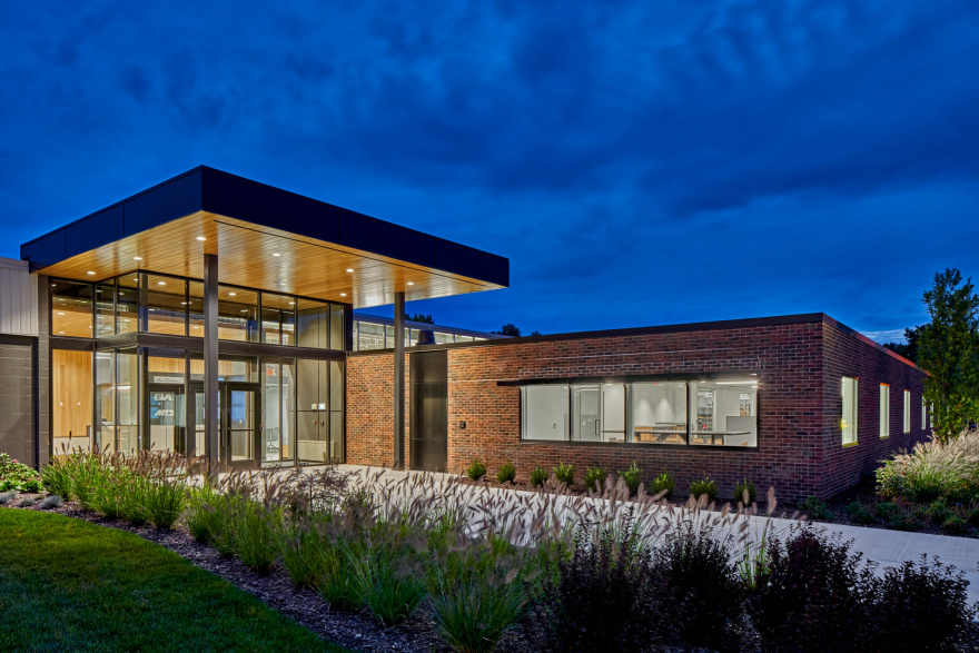 VanDyken Mechanical 总部改造 | 现代高效协同办公空间-10