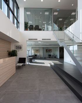 Studio Bocchi丨办公建筑丨AUTOLIFT