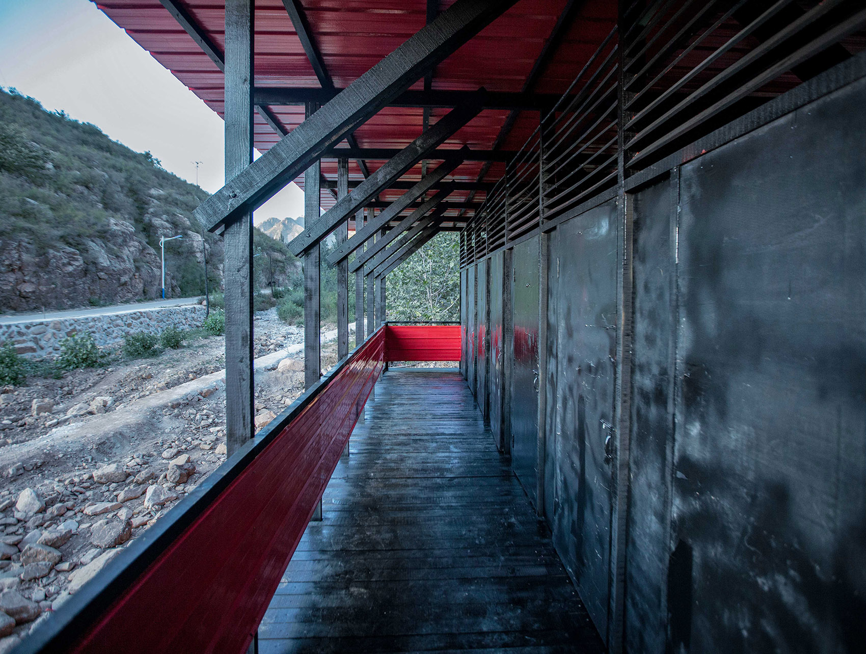 石城子村公共厕所 | 低成本逆袭之彩钢板与黑木的结合-51