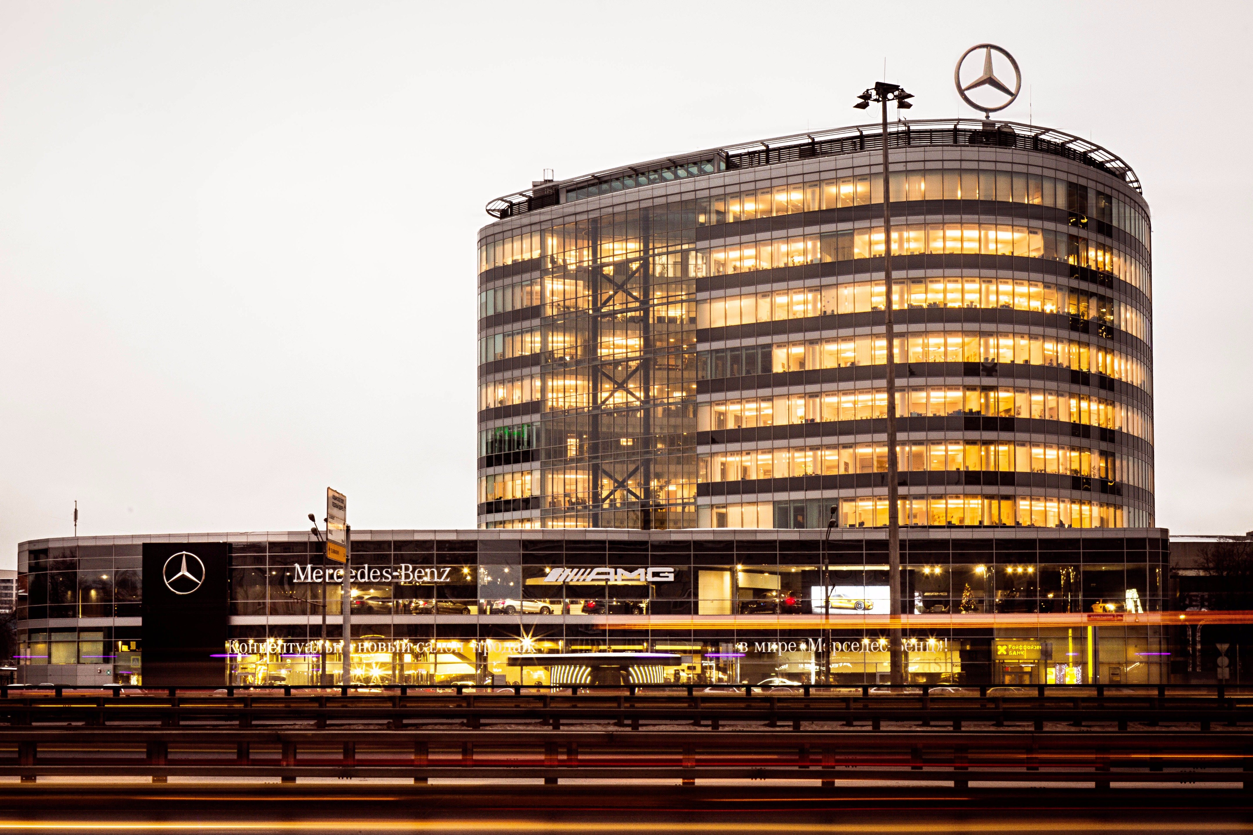 Mercedes-Benz Plaza-0