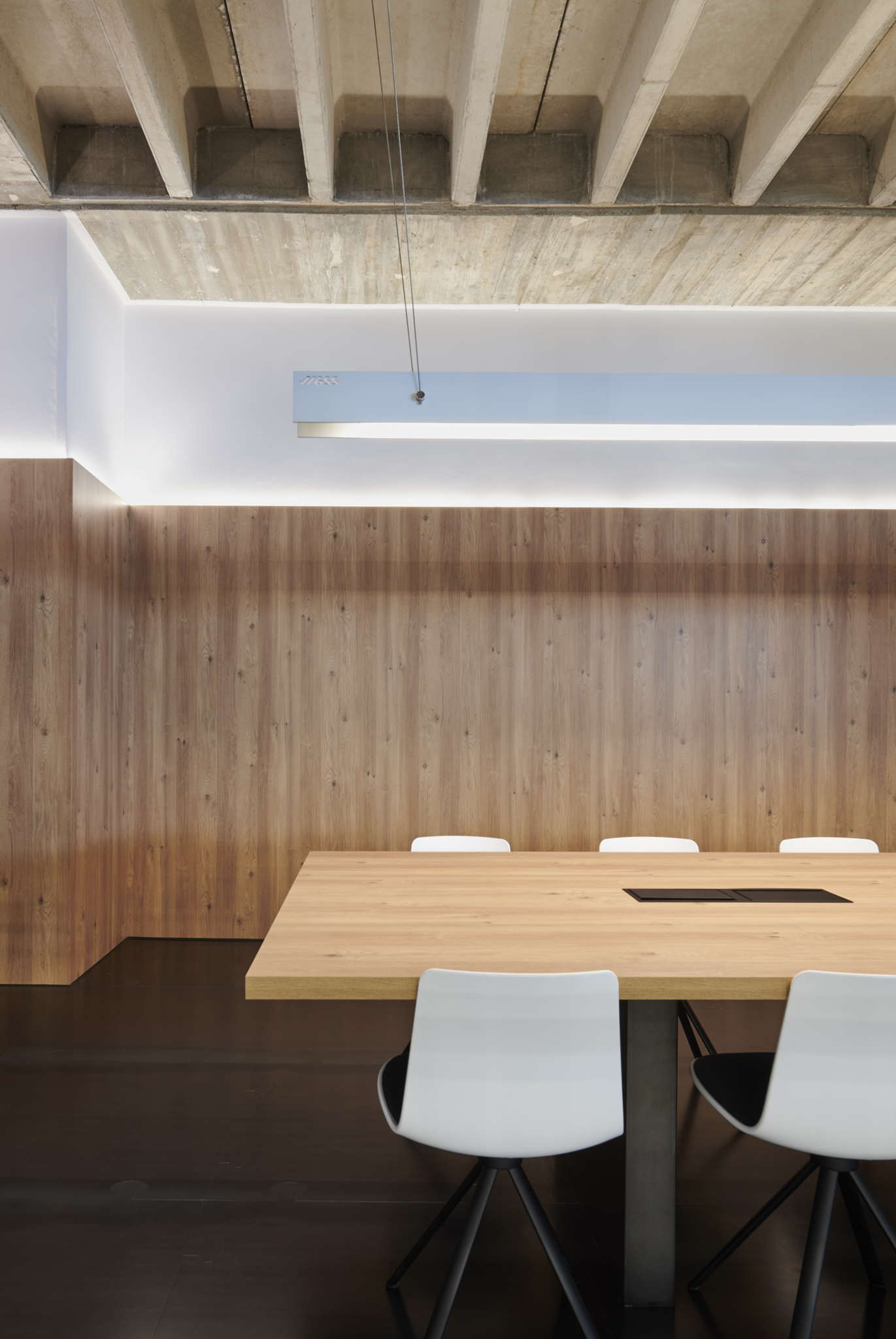 工业风办公室设计 | 金属、植物与木头的和谐-10