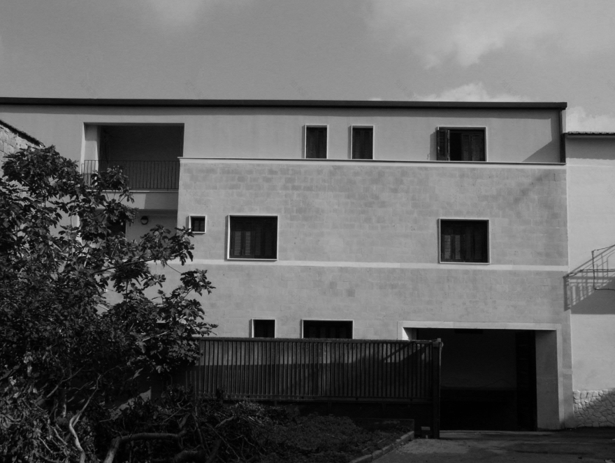 历史遗迹中的现代居住空间 | 8 户公寓楼设计-1