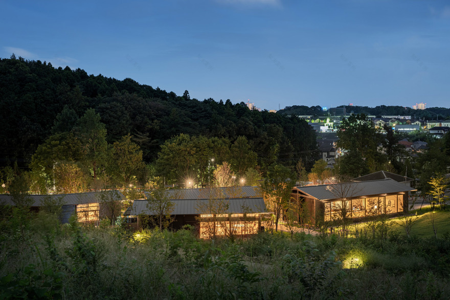 町田药师池公园“四季彩之森”游客中心,日本/运用村落般的建筑形式营造愉悦步行体验-74