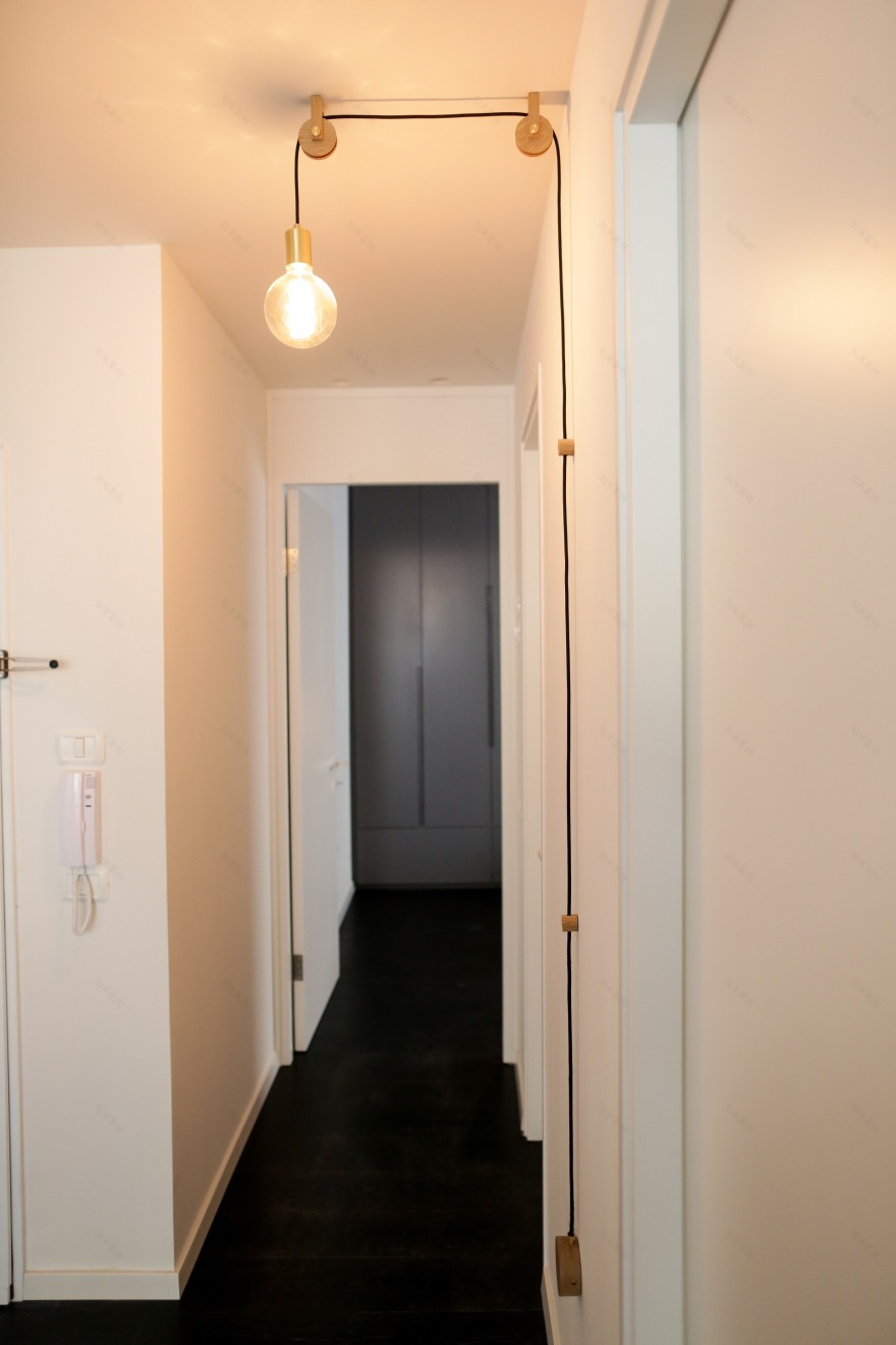 旧公寓变身为城市节奏的现代居所-19