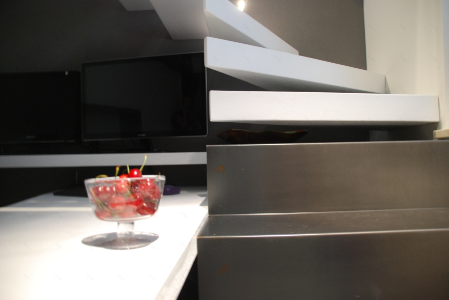 定制楼梯串联双层空间,木铁交融呈现和谐居室-9