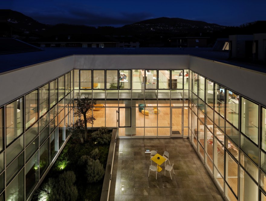 废弃工厂变身为绿色环保的 Arcaplanet 总部-3