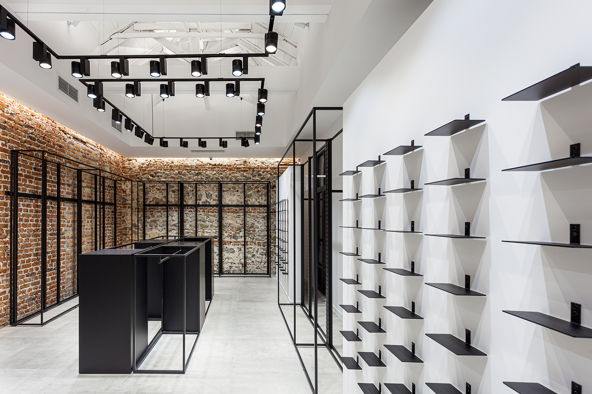 希腊 Serres 镇 Step 运动商店室内设计-5