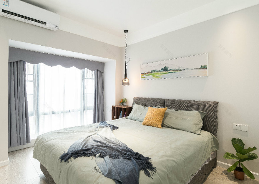 双主卧 90 平空间设计,木色电视墙与仿生植物的完美融合-49