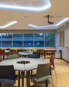 ARCO Arquitectura Contemporánea丨小学丨CimOrt Salones de Primaria