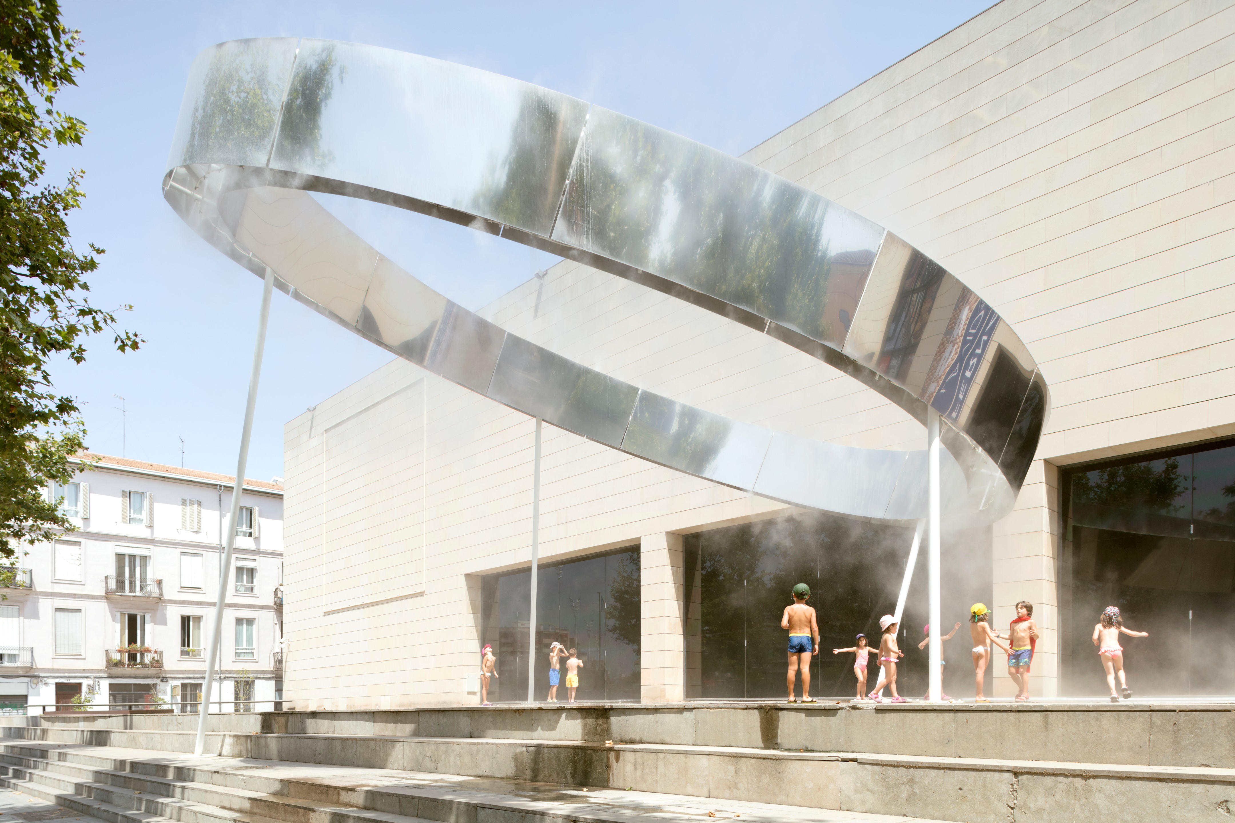 Under the summer cloud-0