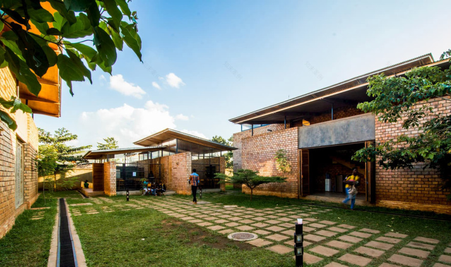 AU学生宿舍(日本建筑学会新人奖),乌干达/东西向墙体提供阴凉,南北侧开口引入光线与风-9