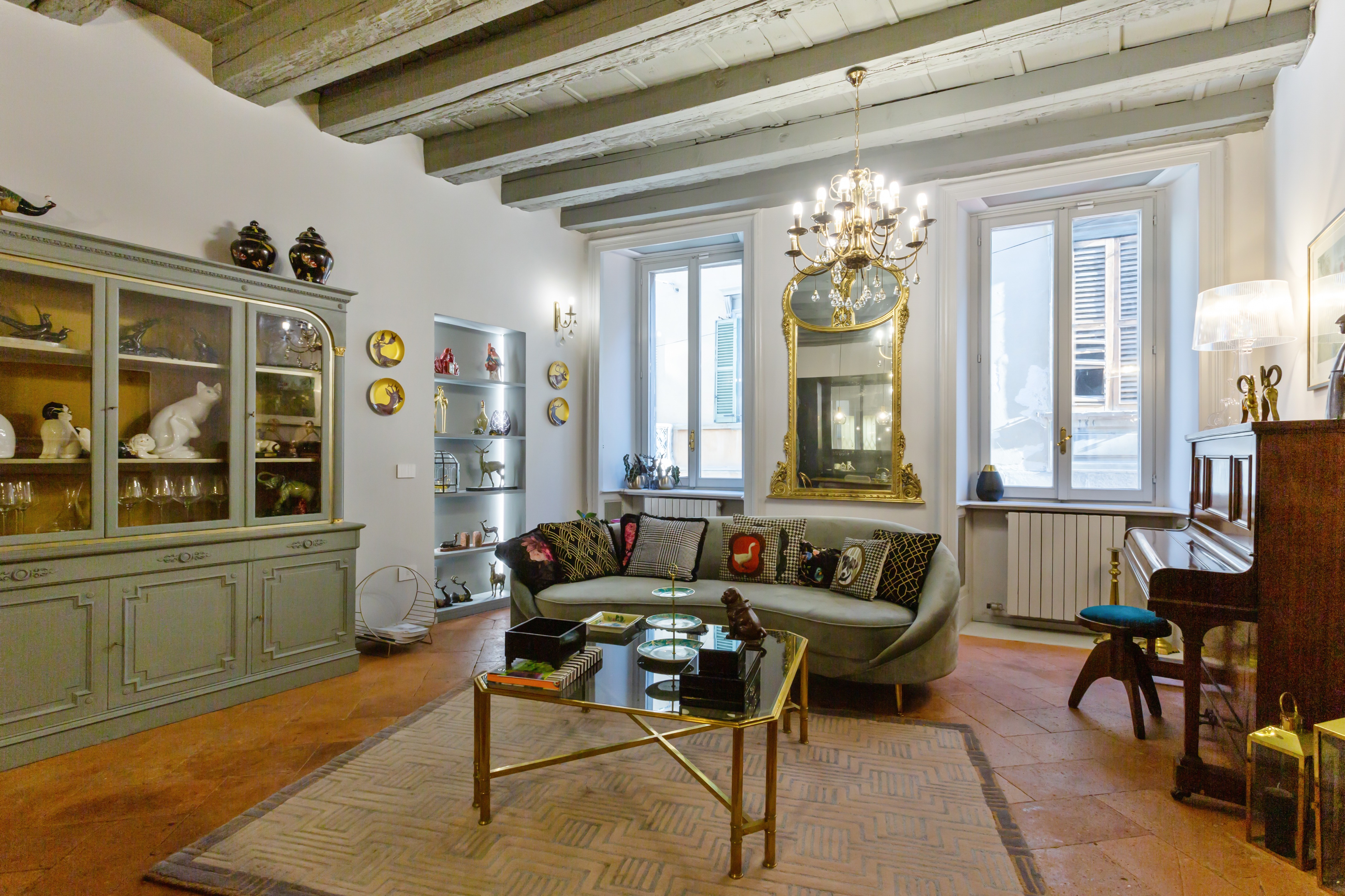 历史建筑中的动物主题复古空间-2