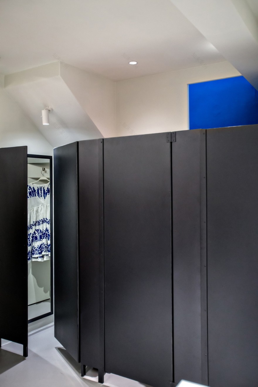 金属撞击在混凝土上丨Maria Vidali-10