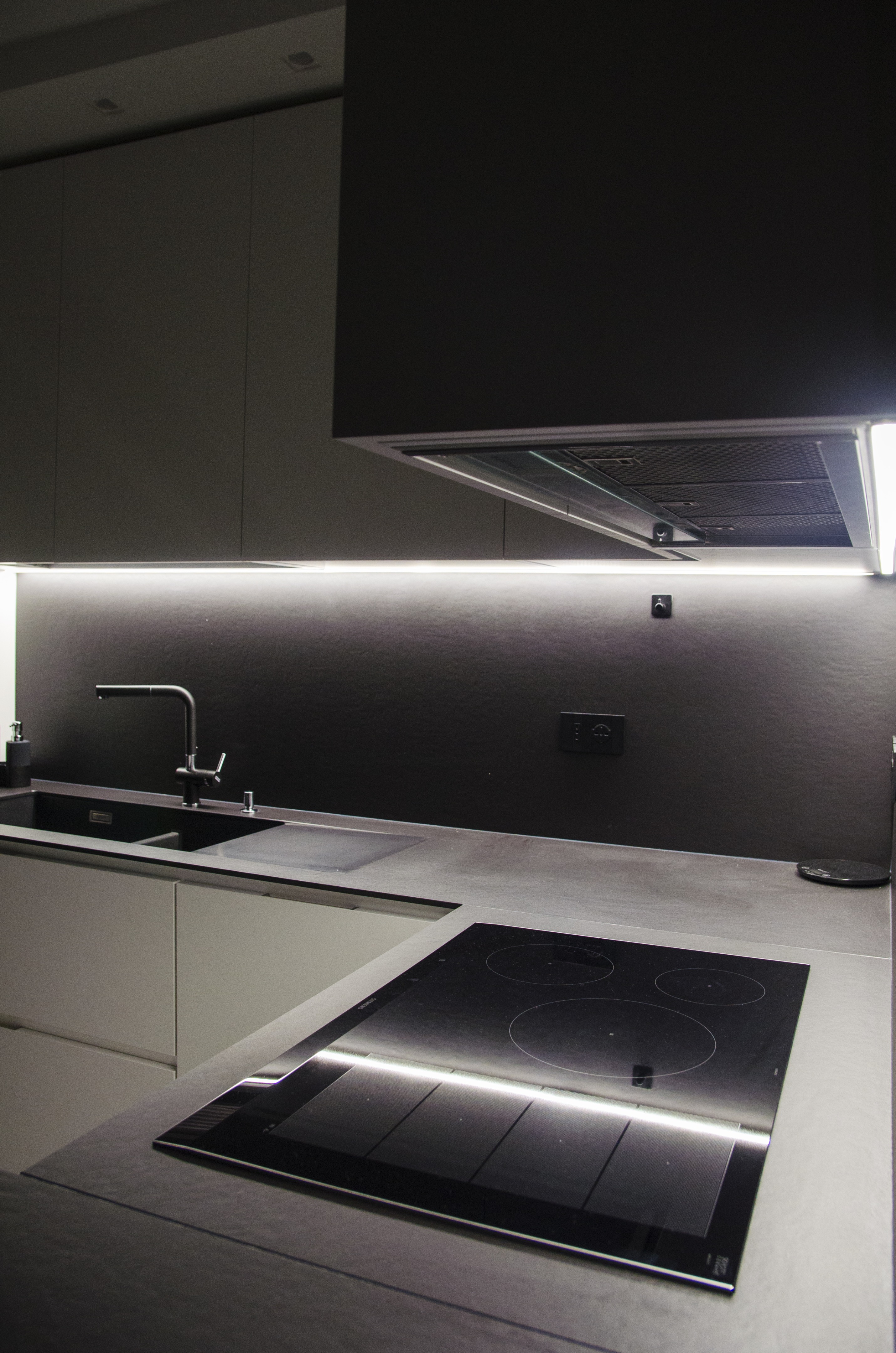 黑白风格公寓的节能环保设计-37