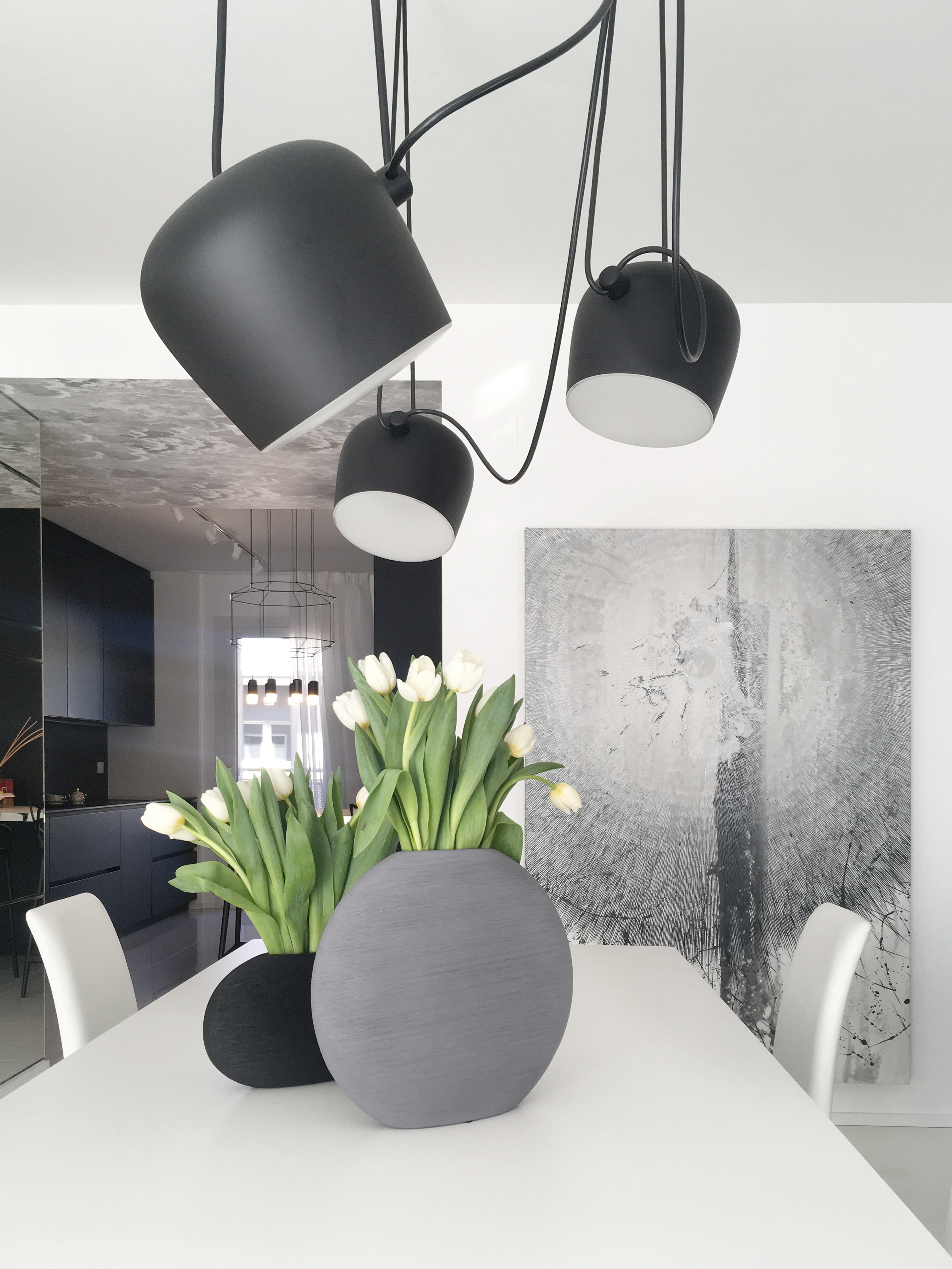 黑白双层公寓设计，量身定制家具展露个性-3