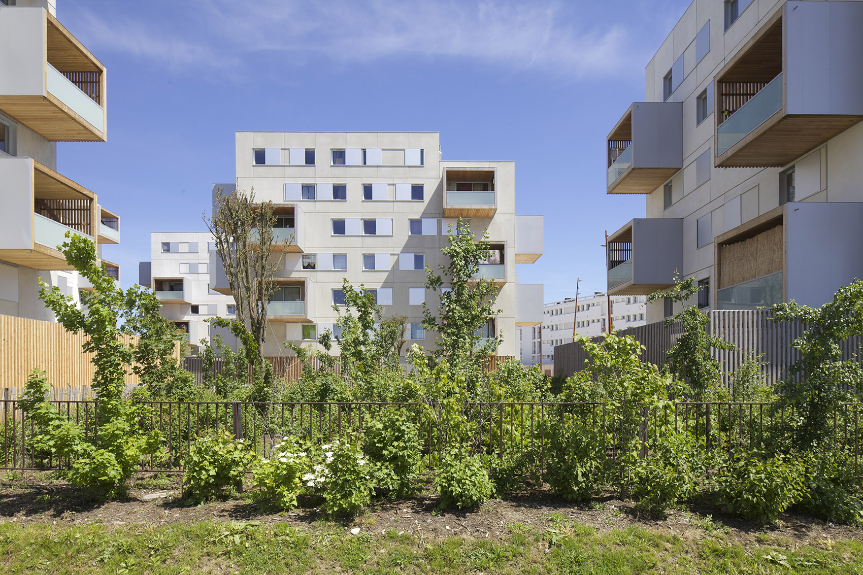 Square Maïmat住宅区更新，法国/释放公共空间，连接社区居民-76