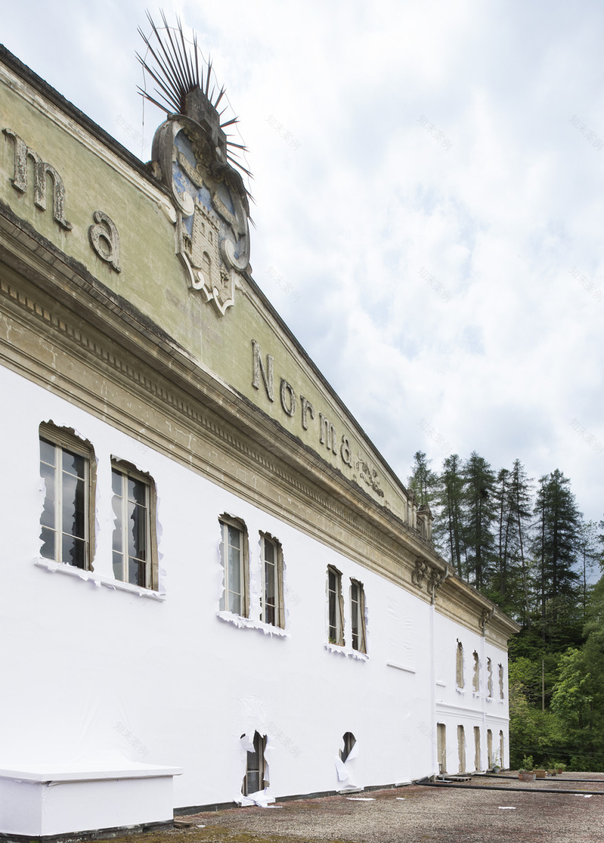 瑞士巧克力工厂“纸建筑”的临时空间艺术-10