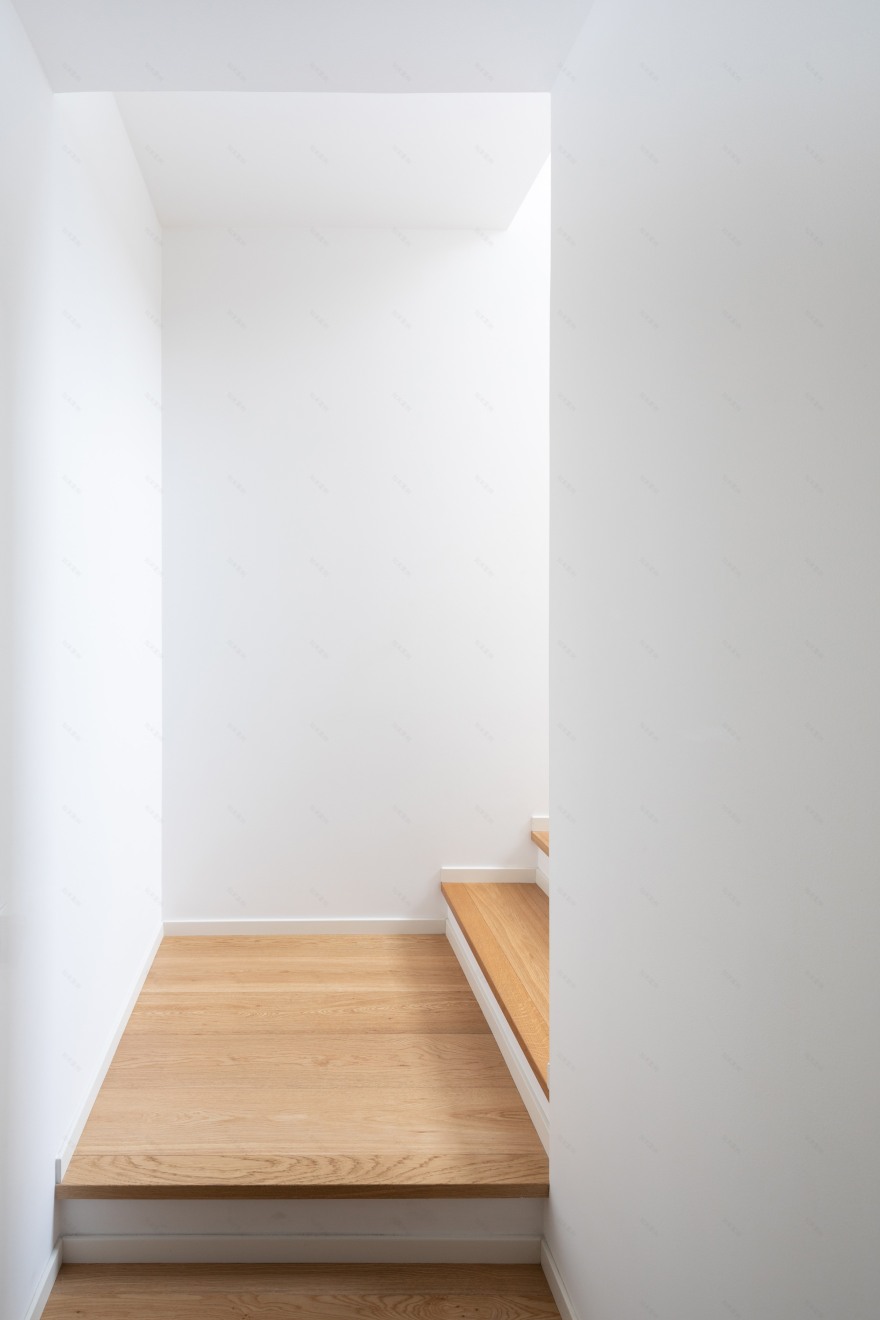 三层楼的灵活布局与光影调控-29