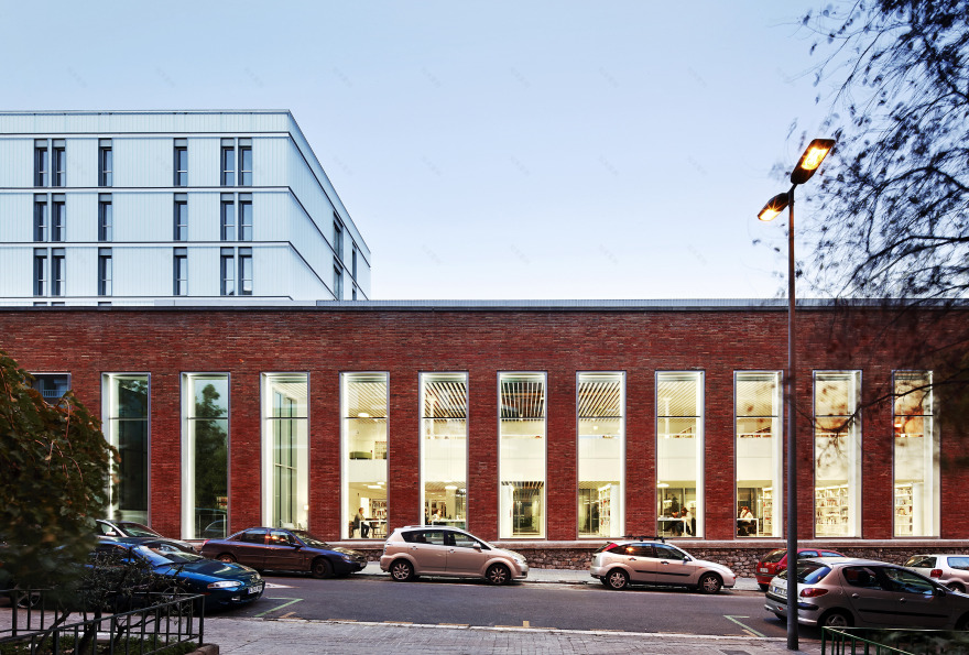 巴塞罗那“炼金厂”建筑重生 · 多功能社区设施-5