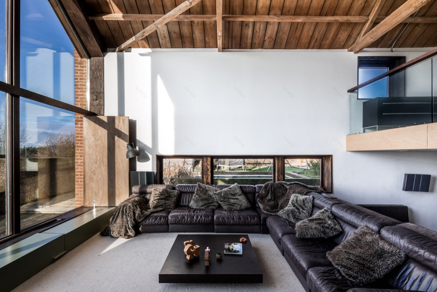 百年粮仓变身为现代别墅-7