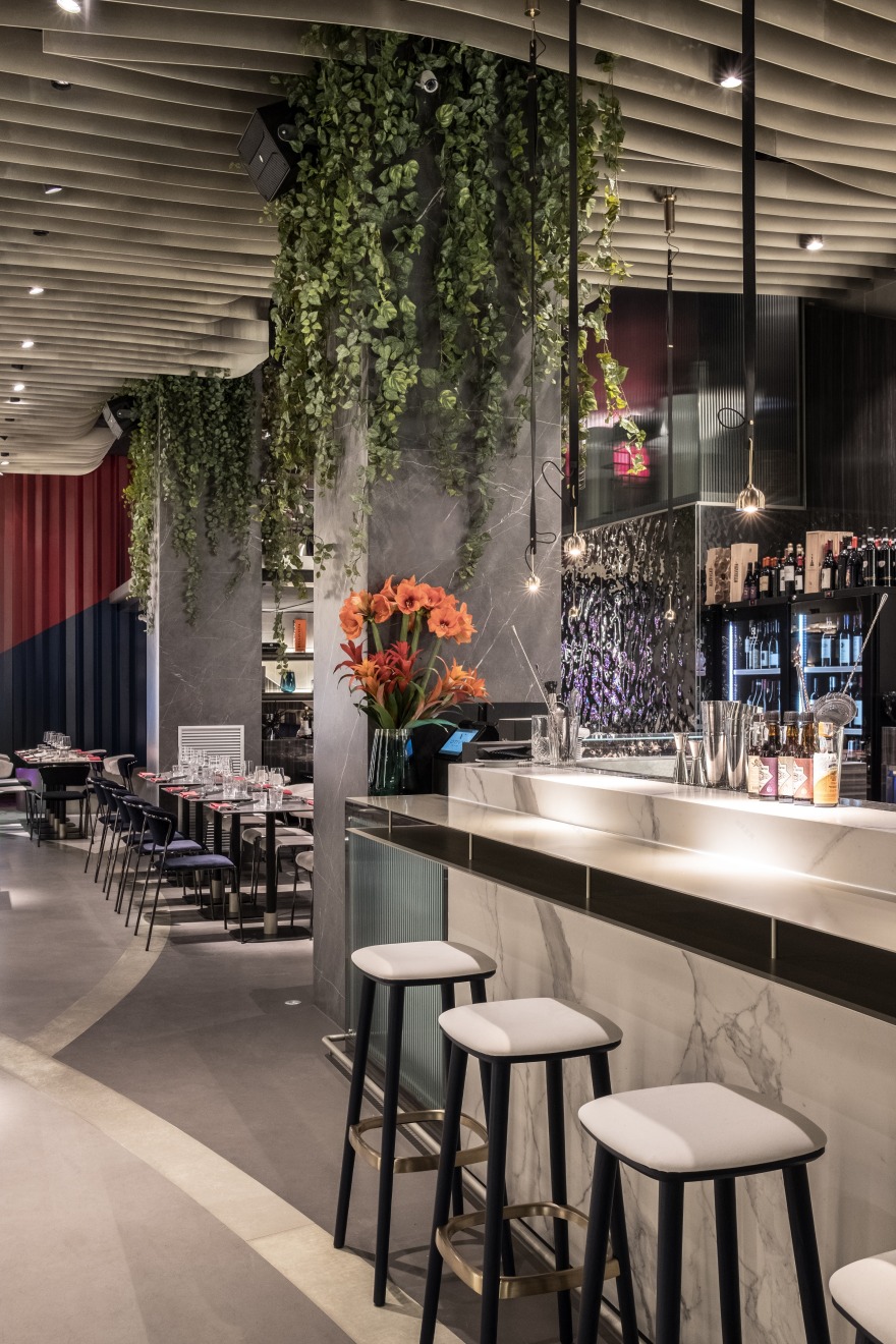 Milan 繁华中心的戏剧性餐厅-24