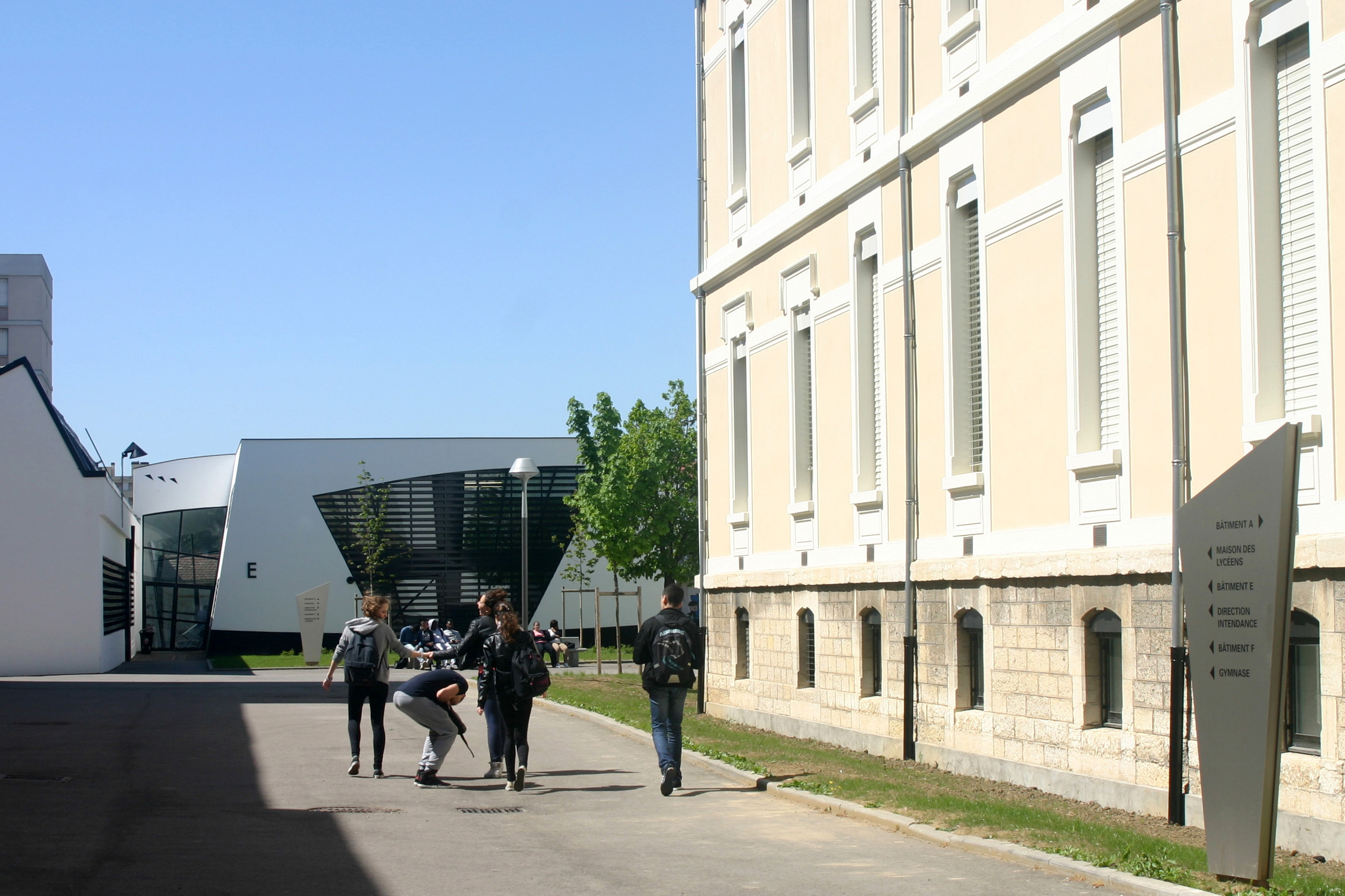 历史与现代共融的校园设计-9