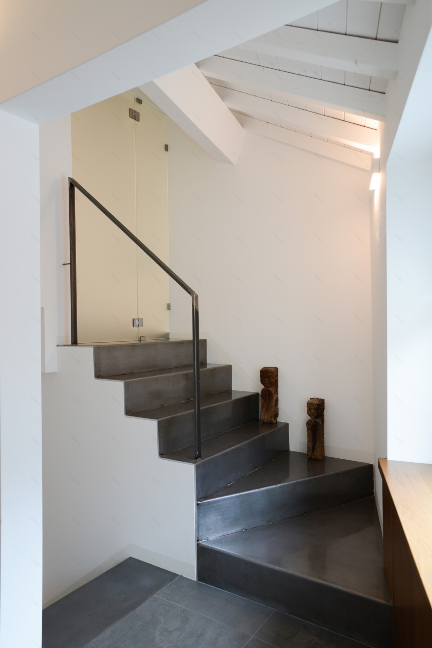 意大利古老住宅的现代改造-12