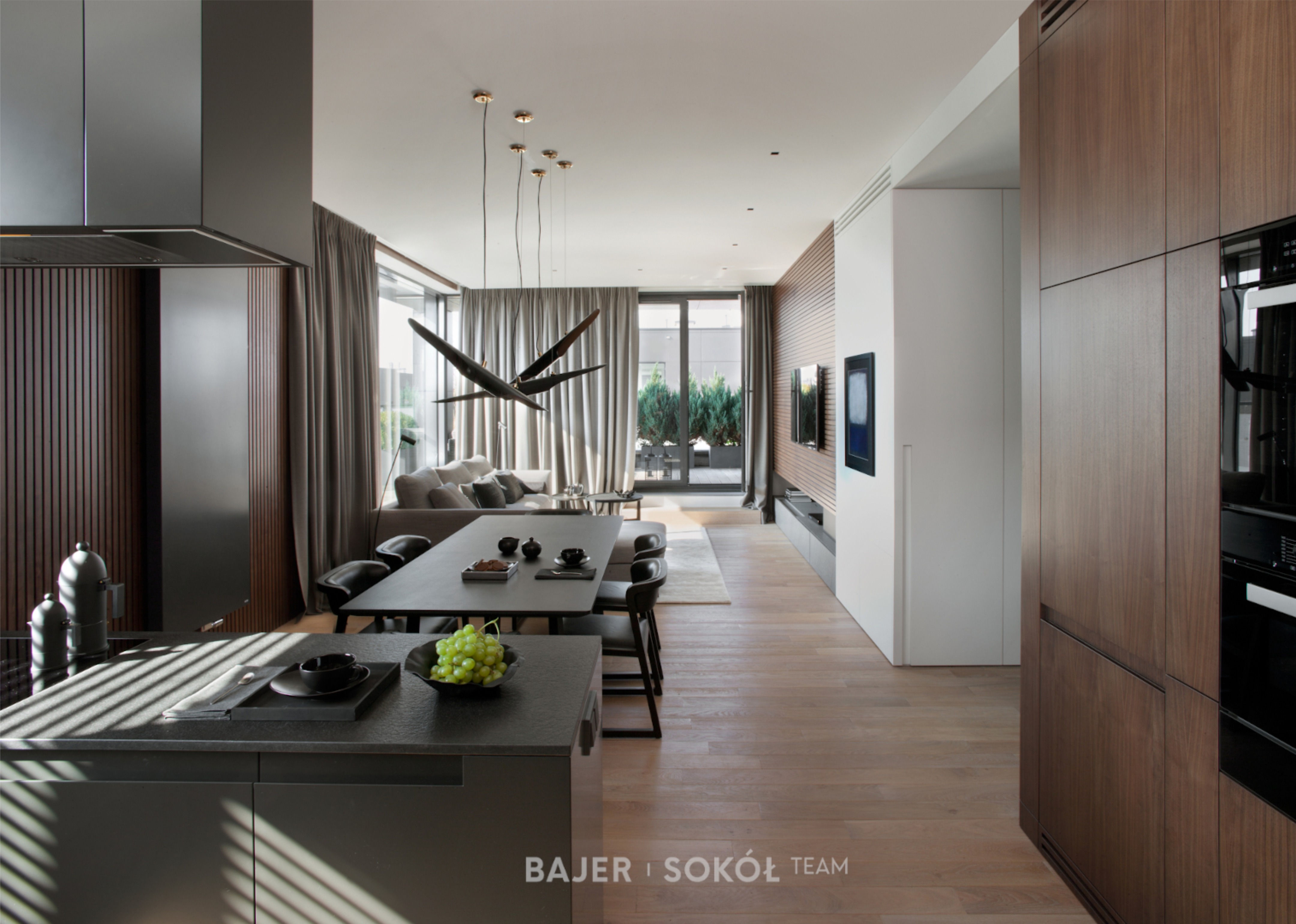 华沙中心小公寓,美式核桃木与灰岩的温馨空间-3