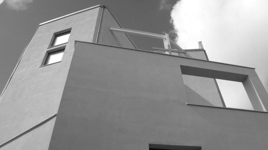 废弃军事区的新生 | 教堂与广场的和谐共生-1