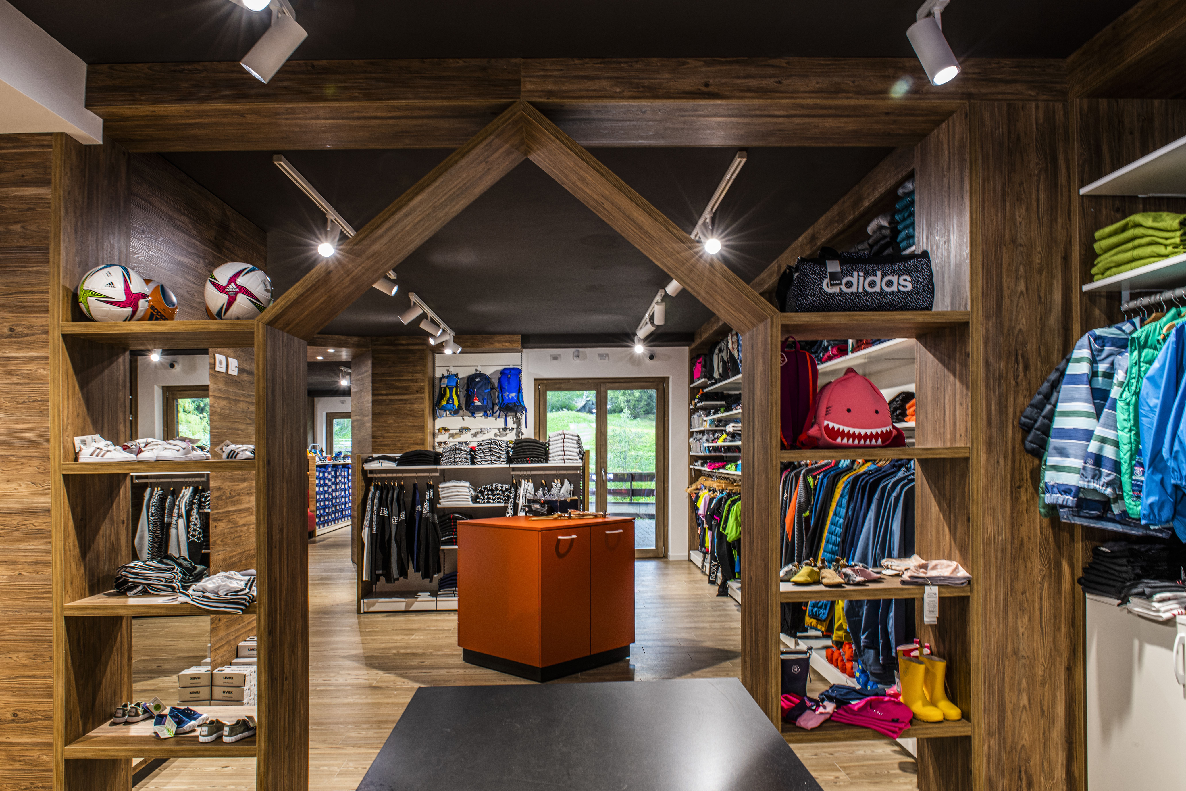 Longa Sport & Fashion 室内设计革新丨BM Italia-14