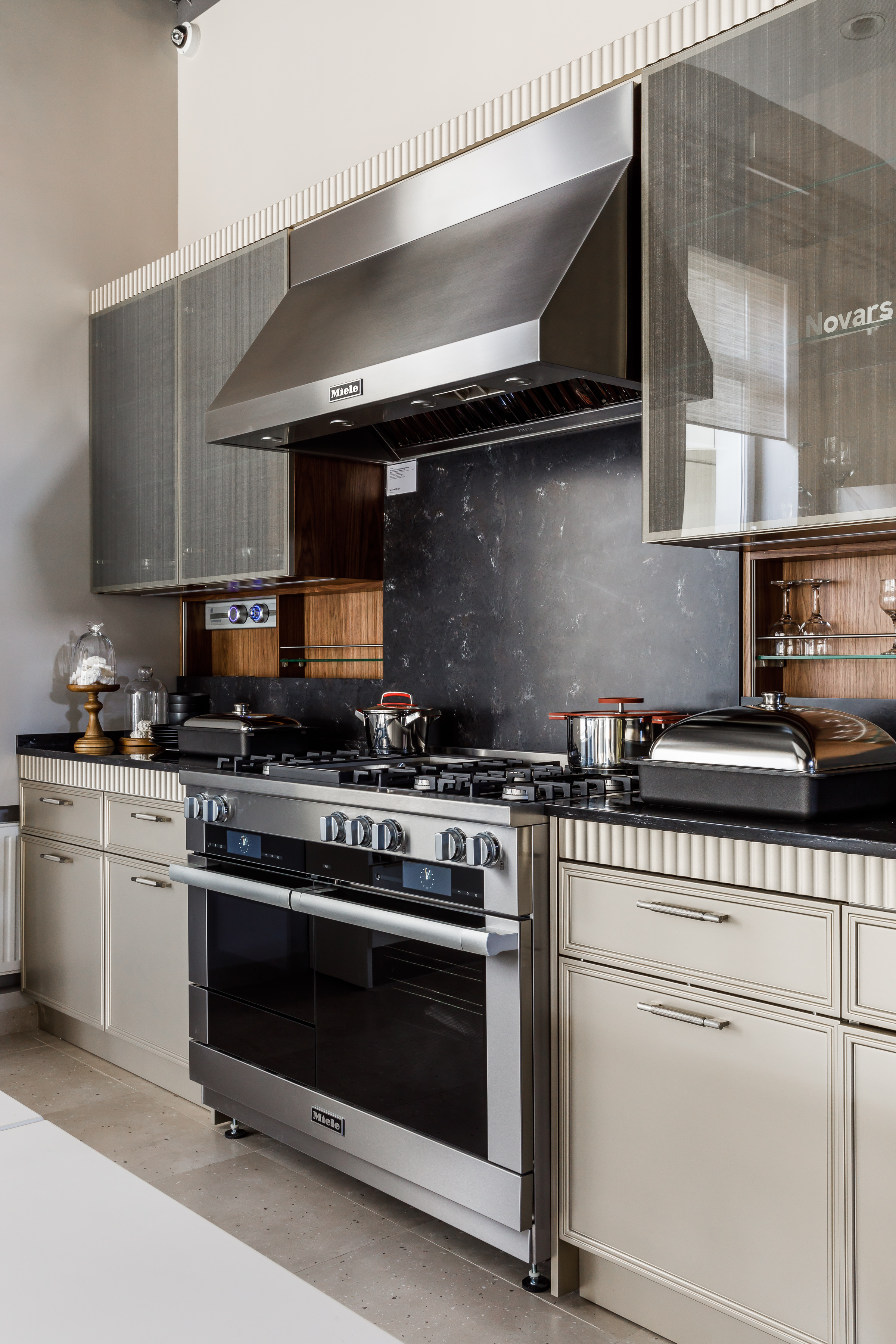 朱莉娅·诺瓦尔斯和米尔-8