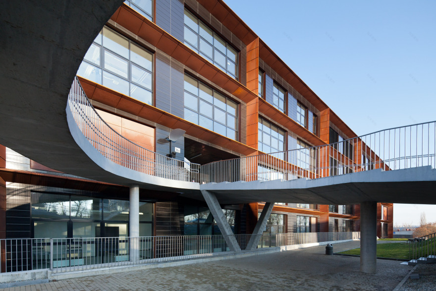 波兰 Lublin 大学的创新与先进技术中心-1