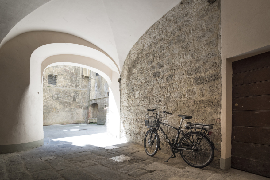 融合历史与现代的意大利古城公寓改造-40