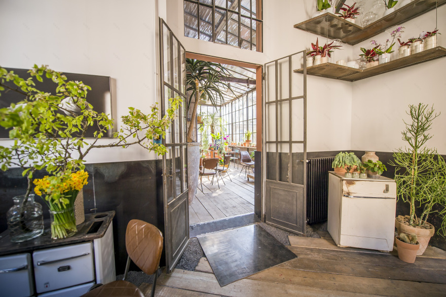 《花之子》餐厅,工业风与自然共融的设计佳作-2