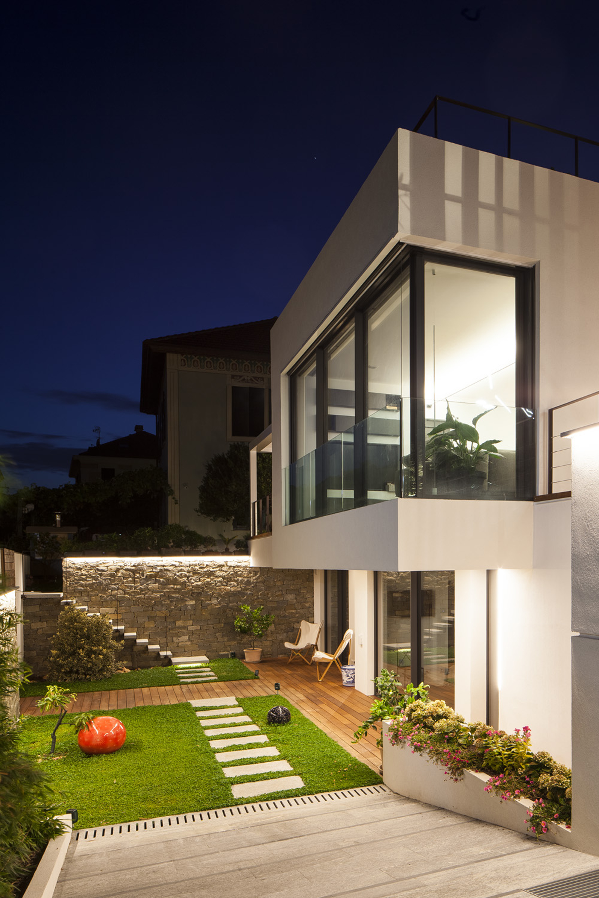 意大利利古里亚海滨别墅,简约轻奢的绿意空间-5