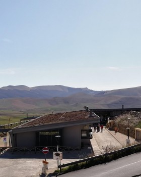 临时餐厅助力诺西亚 Castelluccio 小镇复苏丨意大利