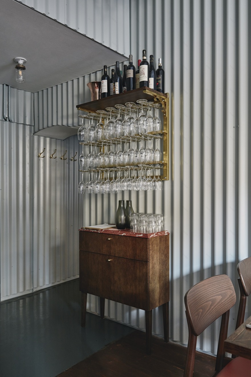 赫尔辛基 OX 餐厅 | 绿意盎然,金属魅力-3