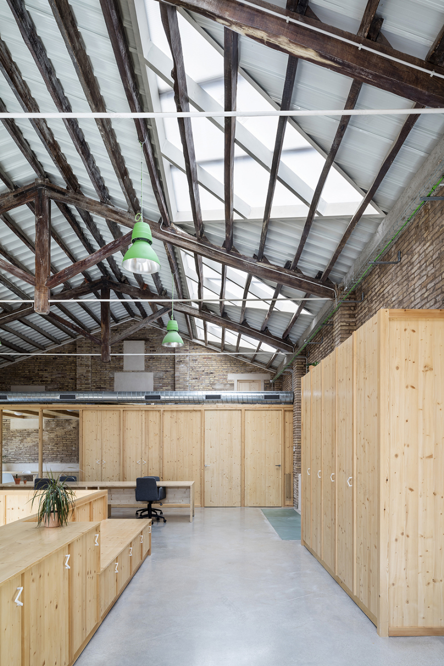 Gon-Gar 农业机械维修综合体 | 旧仓库新生,新车间融入环境-24