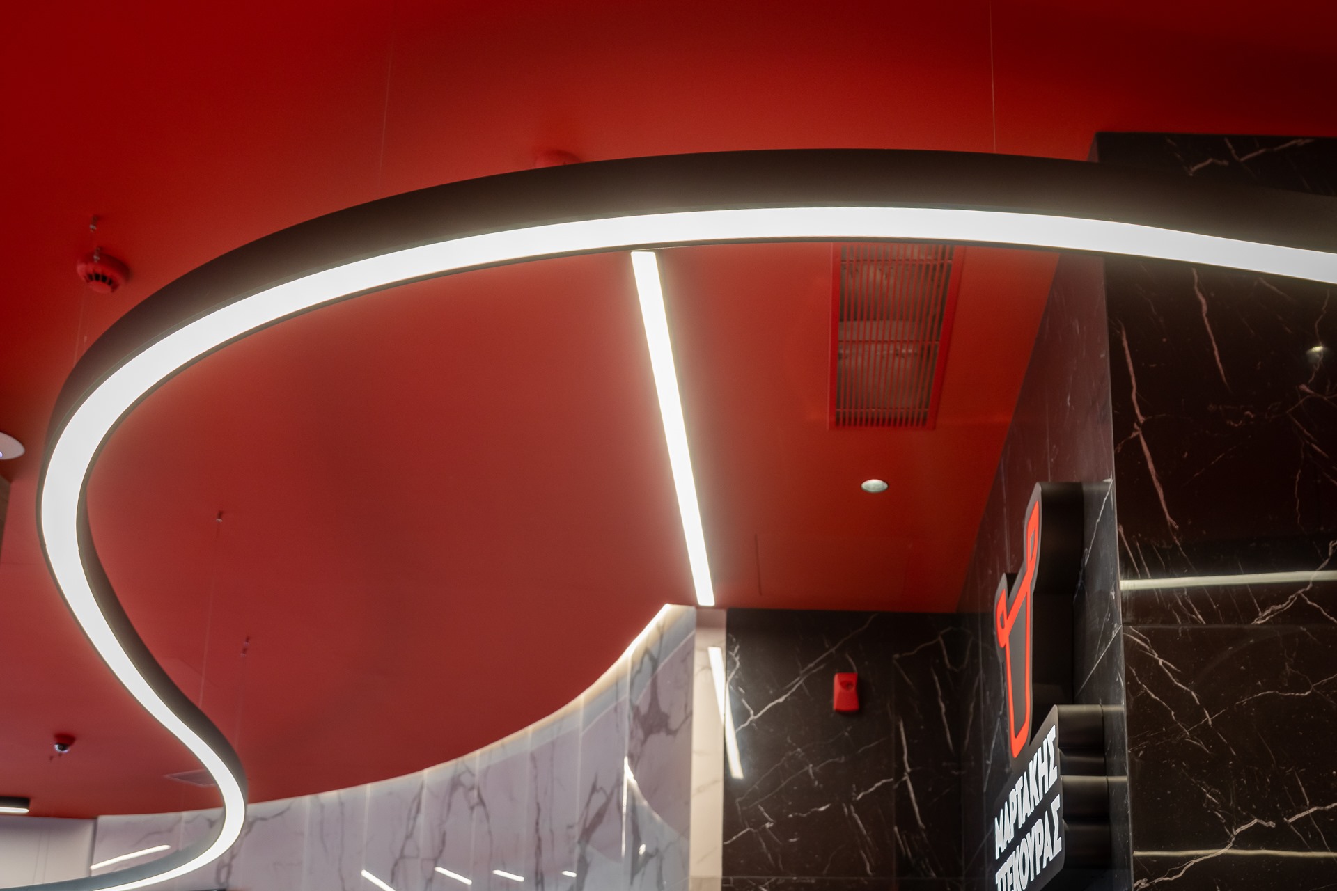 希腊肉市 | 功能布局与视觉动线的完美结合-17