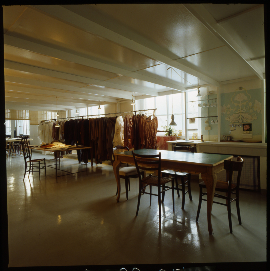 工业风中的时尚展示空间-2