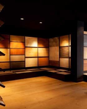 重组木料打造独特地板展厅