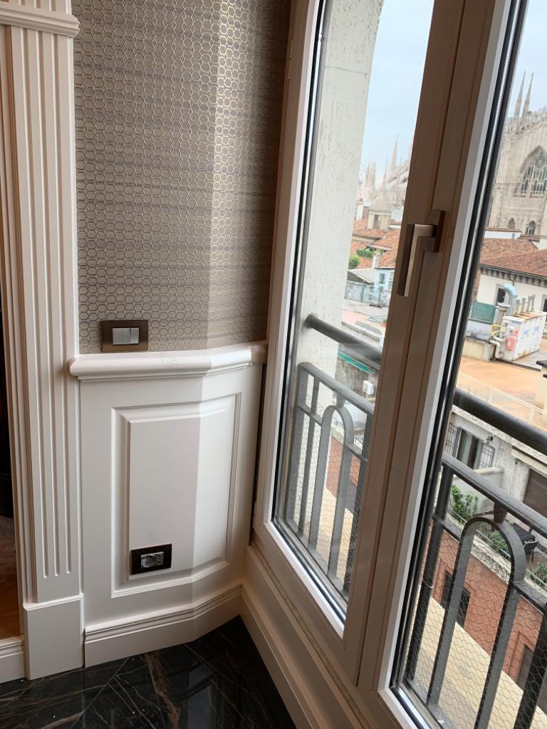 米兰豪华公寓里的白蜡木贴皮装饰艺术-3