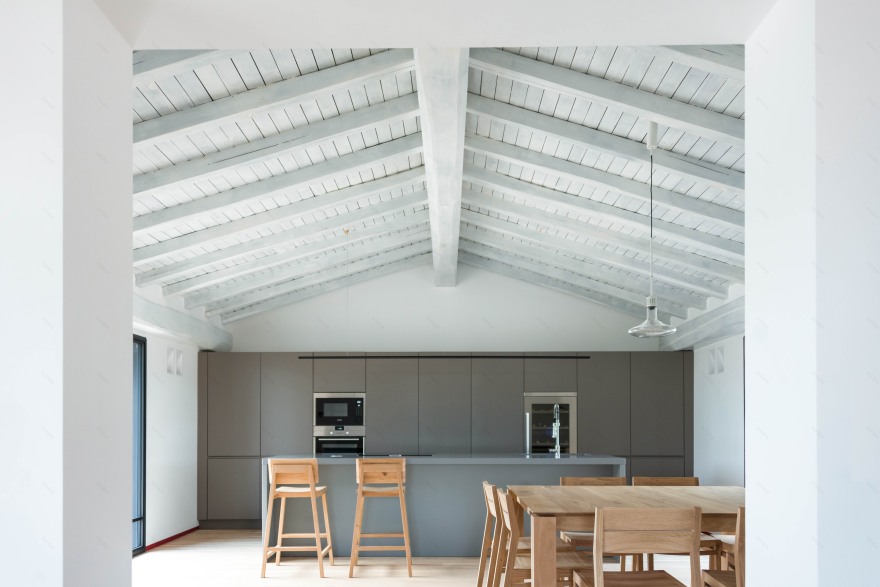 回溯历史,融合地域特色的现代别墅设计-6