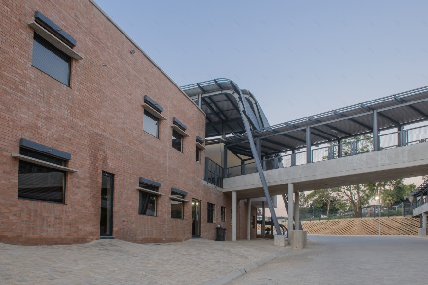 白河公交车站-5