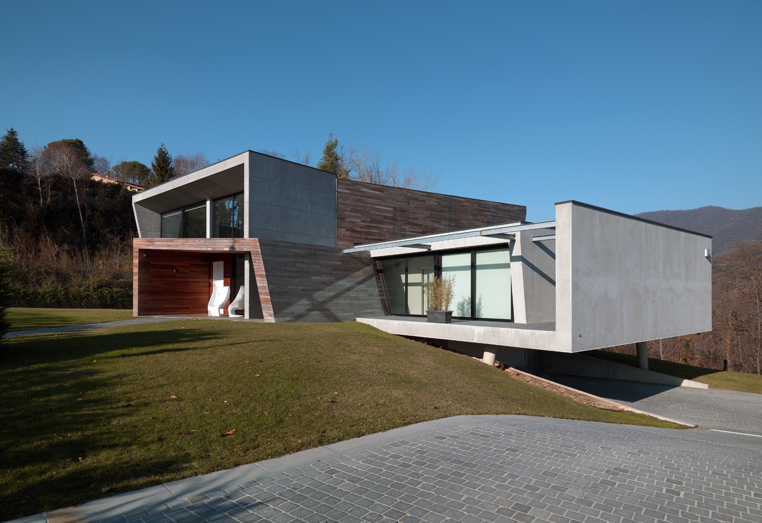 悬浮森林中的透明别墅-1