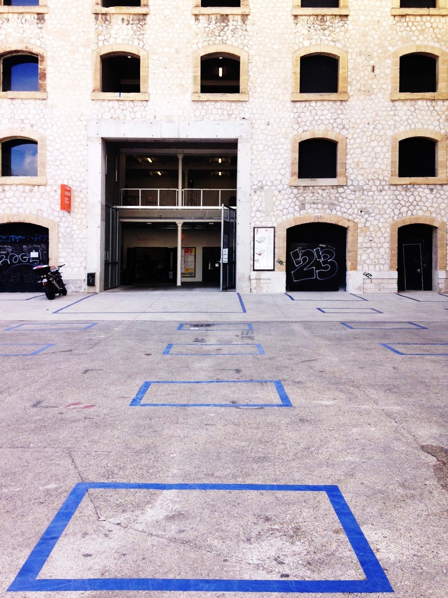 塑胶薄膜包装的临时展览空间-5